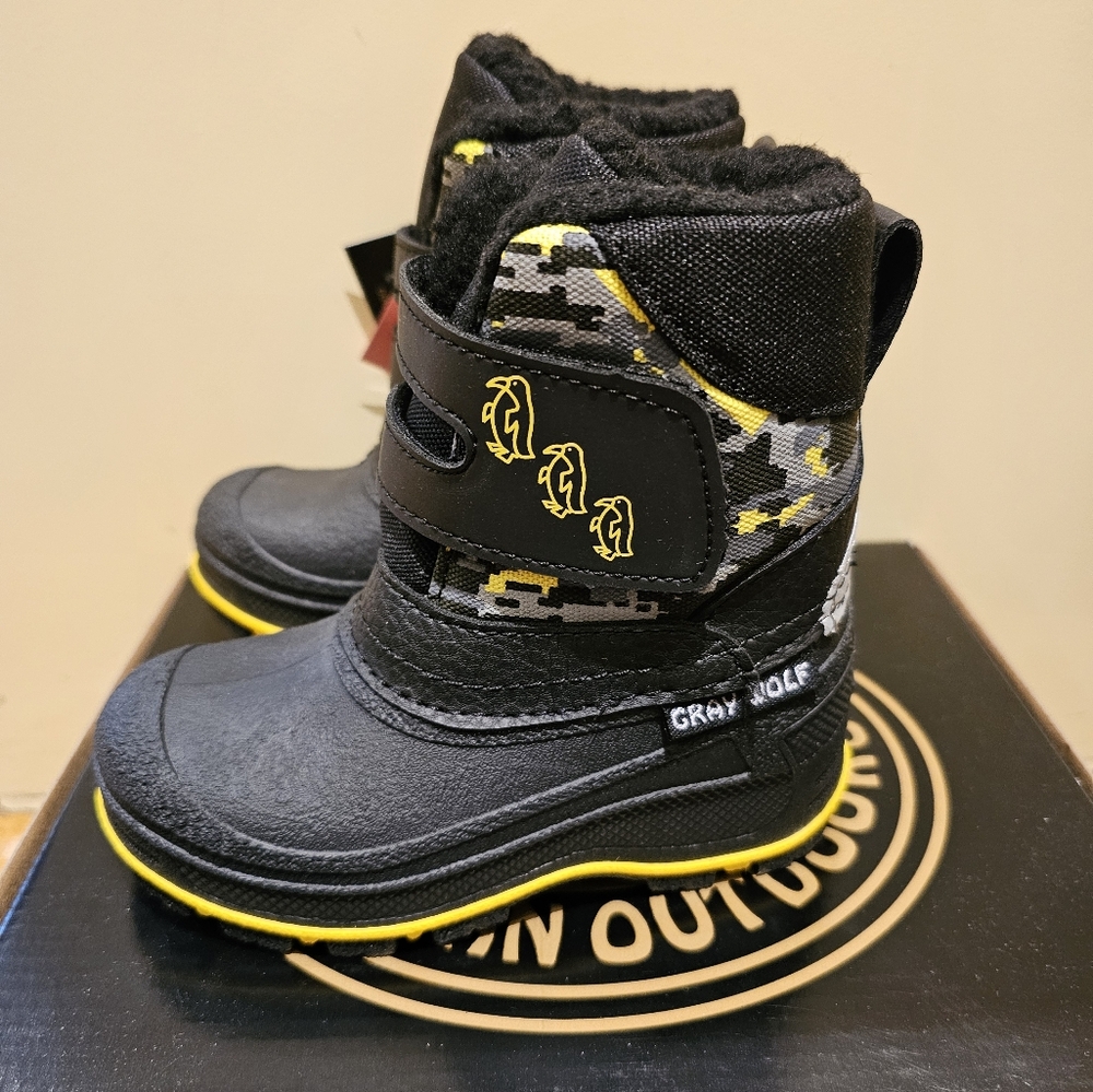 BNWT Grey Wolf Toddler Boots Size 7